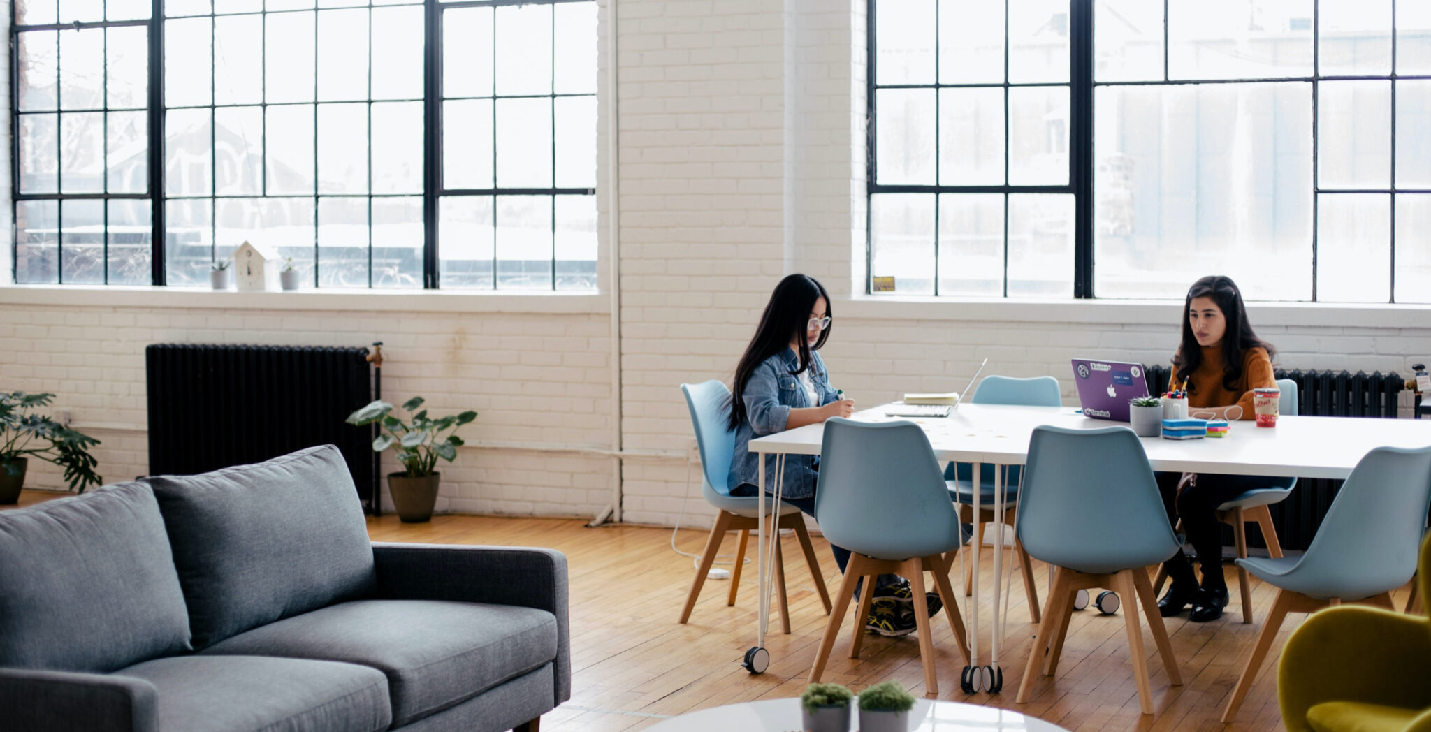 ⎯ Lounge and work